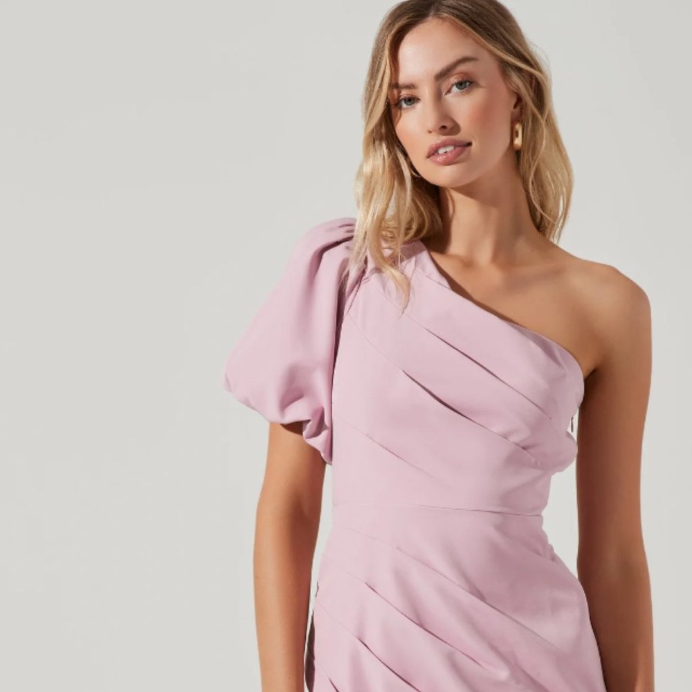 Astr JOELLE ONE SHOULDER MIDI DRESS